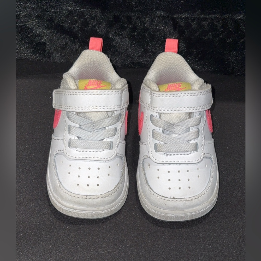 Nike White and Pink Sneakers with Velcro Strap